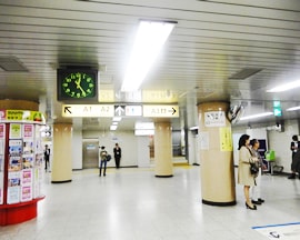 JR田町駅方面改札を出て右へ